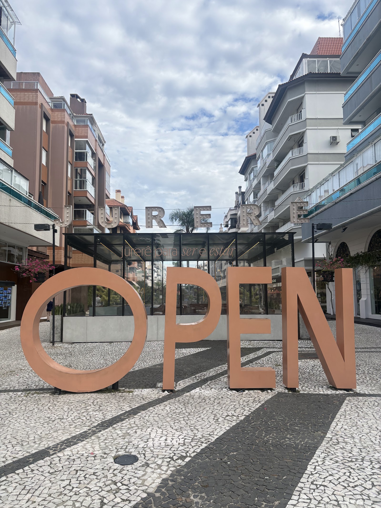 Open Lounge Jurere In