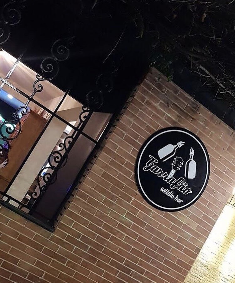 Garrafão Estúdio Bar
