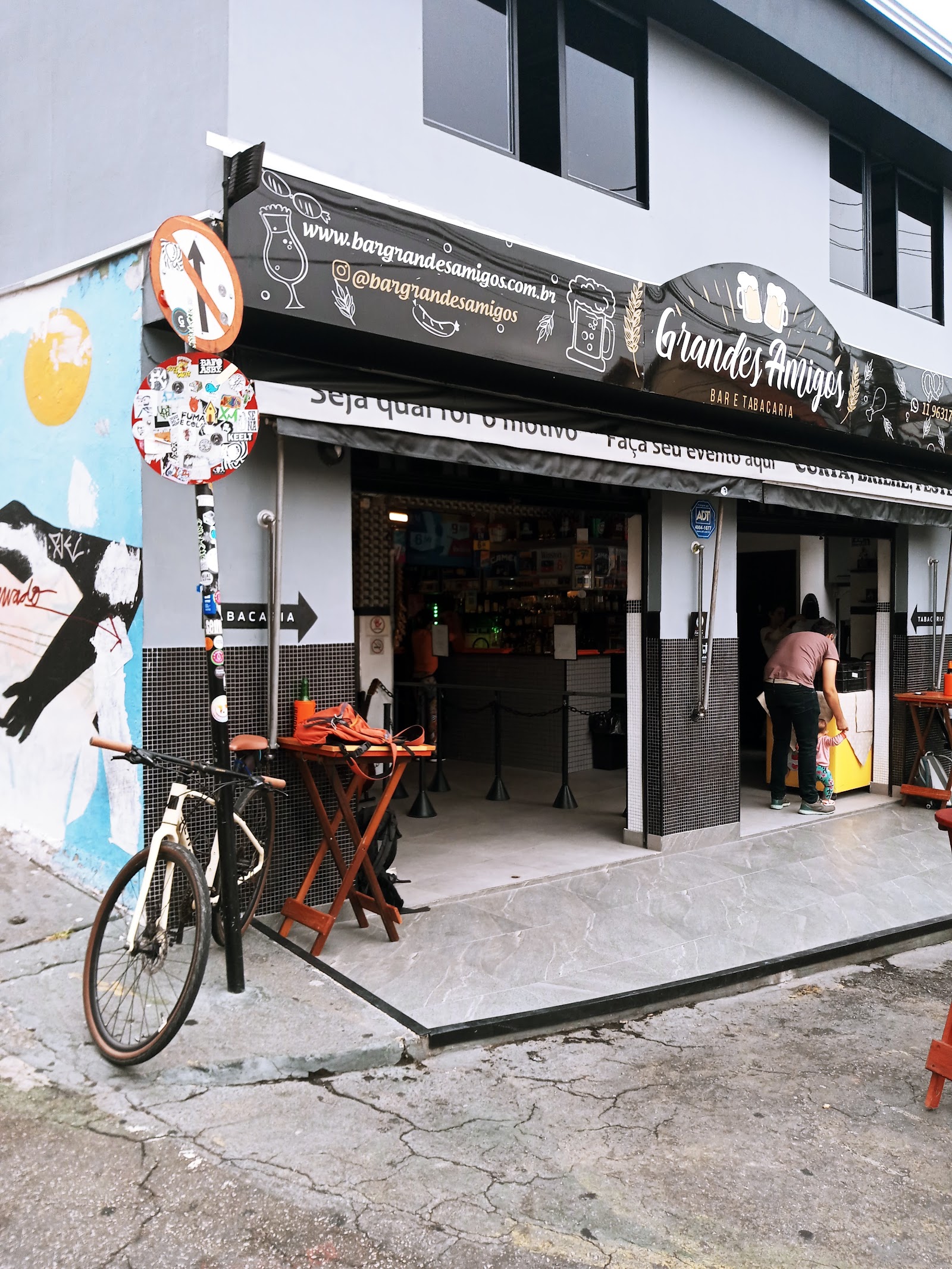 Bar e Tabacaria Grandes Amigos